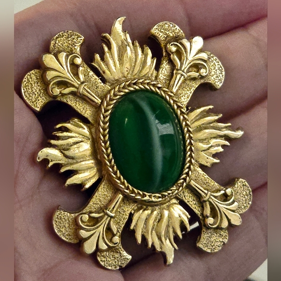 Vintage Accessocraft NYC Gold Tone Green Maltese Cross Brooch pendant estate - Picture 9 of 12